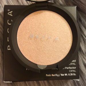 Becca Shimmering skin perfector pressed Opal